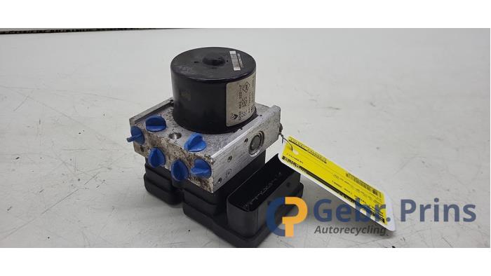 Begagnade ABS-pump Renault Twingo II (CN) 1.2 Pris € 40,00 Marginaltabell erbjuds av Autorec. Gebr. Prins b.v.