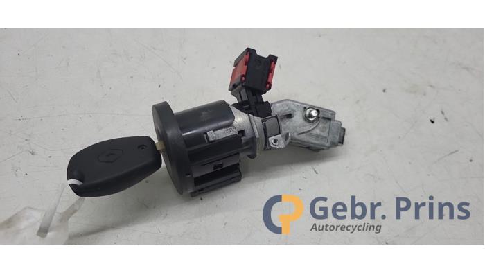 Ignition lock + computer from a Renault Twingo II (CN) 1.2 2008