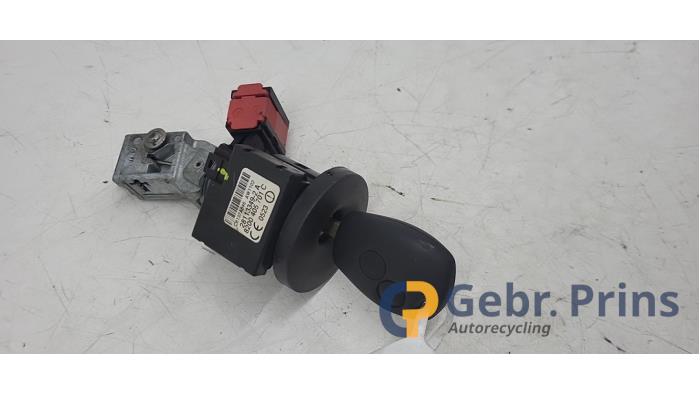 Ignition lock + computer from a Renault Twingo II (CN) 1.2 2008