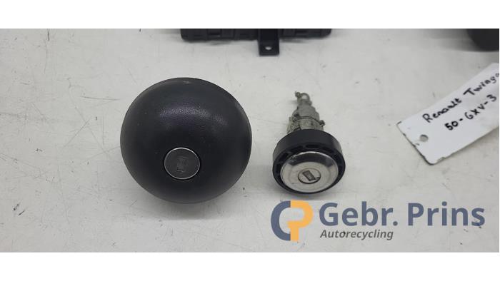 Ignition lock + computer from a Renault Twingo II (CN) 1.2 2008