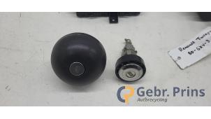 Ignition lock + computer from a Renault Twingo II (CN) 1.2 2008
