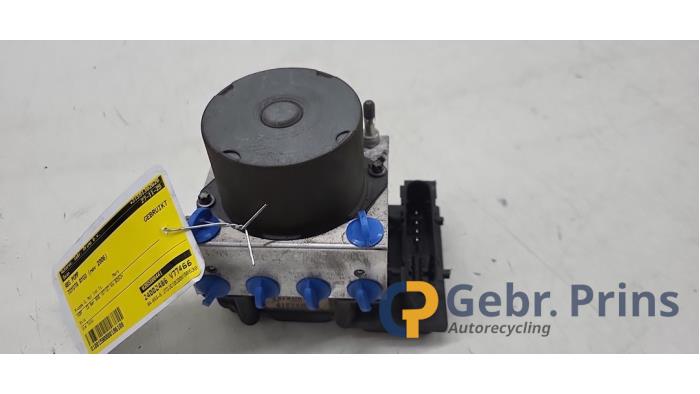 Begagnade ABS-pump Toyota Aygo (B10) 1.0 12V VVT-i Pris € 40,00 Marginaltabell erbjuds av Autorec. Gebr. Prins b.v.