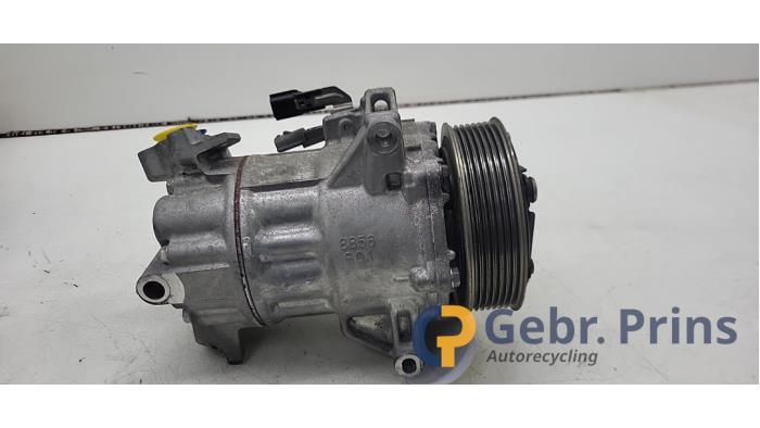 Usagé Compresseur de clim Renault Clio V (RJAB) 1.0 TCe 100 12V Prix € 150,00 Règlement à la marge proposé par Autorec. Gebr. Prins b.v.