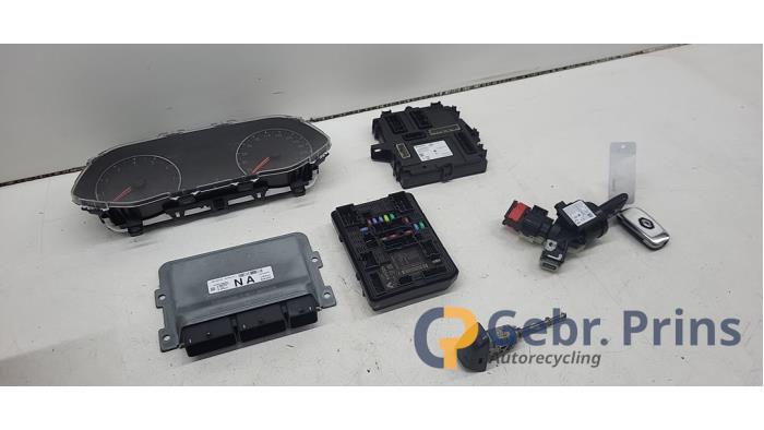 Used Ignition lock + computer Renault Clio V (RJAB) 1.0 TCe 100 12V Price € 250,00 Margin scheme offered by Autorec. Gebr. Prins b.v.