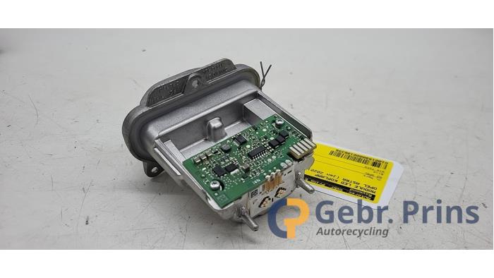 Używane Modułowy reflektor LED Opel Astra K Sports Tourer 1.2 Turbo 12V Cena € 50,00 Procedura marży oferowane przez Autorec. Gebr. Prins b.v.