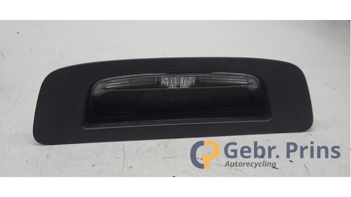 Begagnade Handtag, baklucka Opel Astra K Sports Tourer 1.2 Turbo 12V Pris € 30,00 Marginaltabell erbjuds av Autorec. Gebr. Prins b.v.
