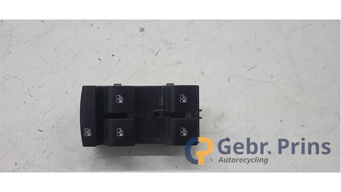 Usados Interruptor de ventanilla eléctrica Opel Astra K Sports Tourer 1.2 Turbo 12V Precio € 30,00 Norma de margen ofrecido por Autorec. Gebr. Prins b.v.