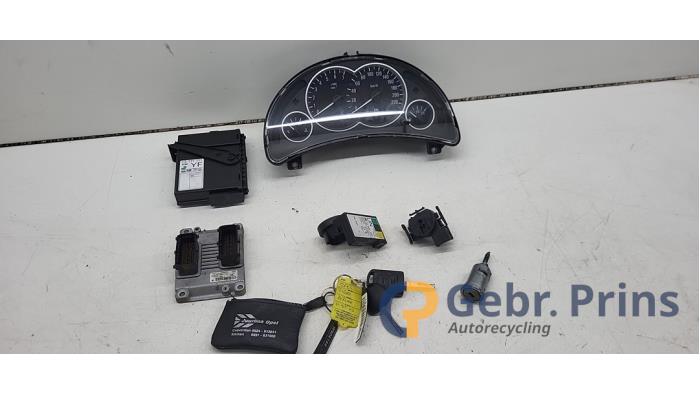 Used Ignition lock + computer Opel Tigra Twin Top 1.4 16V Price € 150,00 Margin scheme offered by Autorec. Gebr. Prins b.v.