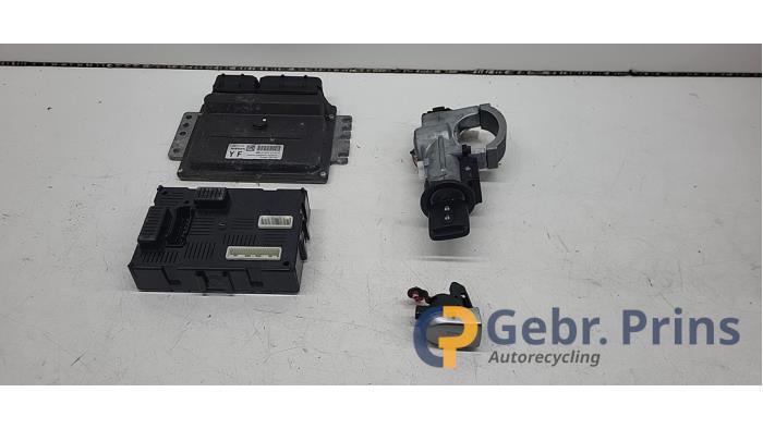 Used Ignition lock + computer Nissan Note (E11) 1.4 16V Price € 100,00 Margin scheme offered by Autorec. Gebr. Prins b.v.