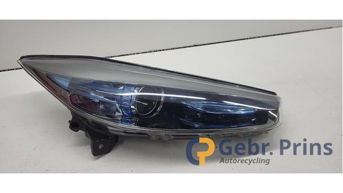 Używane Reflektor prawy Renault Zoé (AG) R90 Cena € 225,00 Procedura marży oferowane przez Autorec. Gebr. Prins b.v.