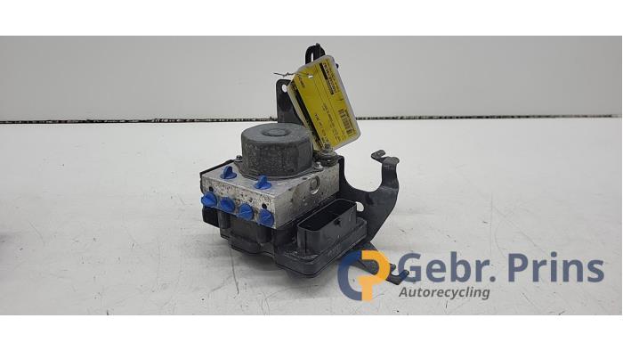 Gebrauchte ABS Pumpe Renault Clio IV Estate/Grandtour (7R) 1.5 Energy dCi 90 FAP Preis € 75,00 Margenregelung angeboten von Autorec. Gebr. Prins b.v.