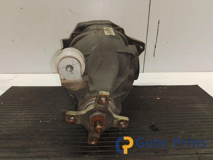 Front differential mounting bracket