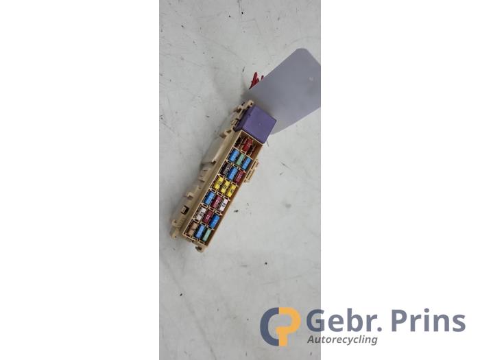 Begagnade Säkringsbox Renault Modus/Grand Modus (JP) 1.2 16V TCE 100 Pris € 30,00 Marginaltabell erbjuds av Autorec. Gebr. Prins b.v.