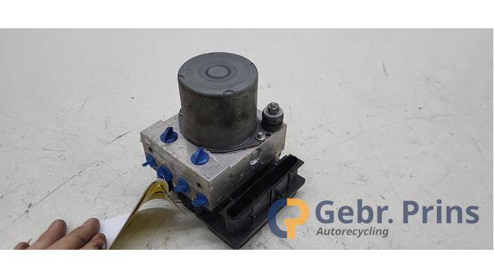 Gebrauchte ABS Pumpe Renault Modus/Grand Modus (JP) 1.2 16V TCE 100 Preis € 50,00 Margenregelung angeboten von Autorec. Gebr. Prins b.v.