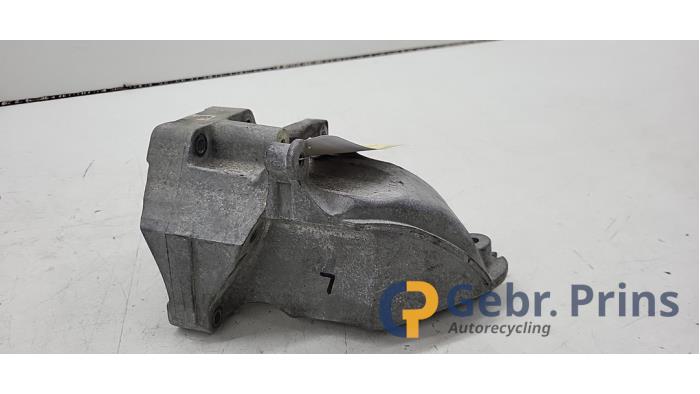 Usagé Support moteur Mercedes E Estate (S212) E-250 CDI 16V BlueEfficiency Prix € 20,00 Règlement à la marge proposé par Autorec. Gebr. Prins b.v.