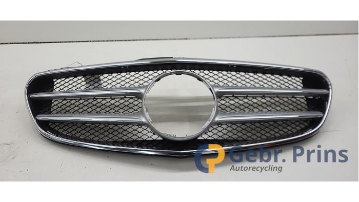 Begagnade Grill Mercedes E Estate (S212) E-250 CDI 16V BlueEfficiency Pris € 75,00 Marginaltabell erbjuds av Autorec. Gebr. Prins b.v.
