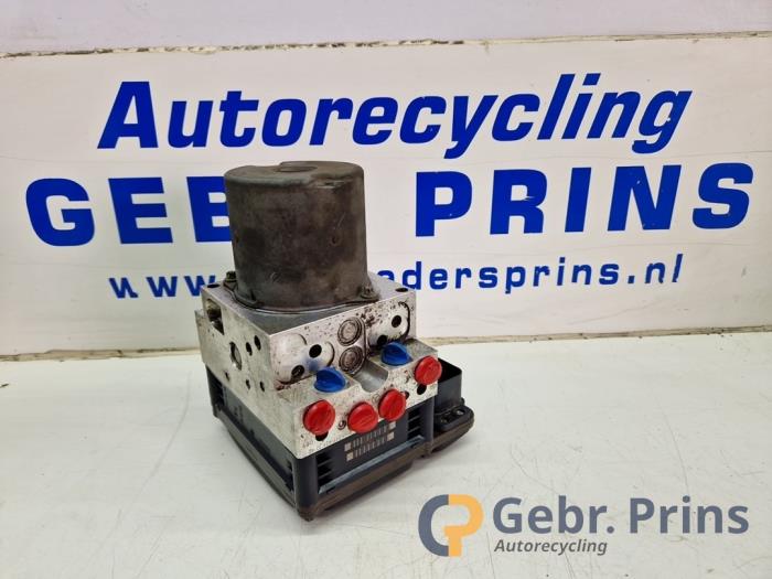 Gebrauchte ABS Pumpe Mercedes E (W211) 2.2 E-200 CDI 16V Preis € 100,00 Margenregelung angeboten von Autorec. Gebr. Prins b.v.