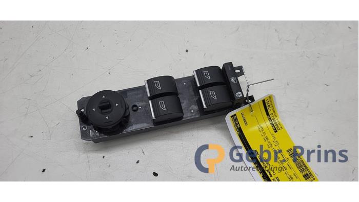 Usados Interruptor de ventanilla eléctrica Ford C-Max (DXA) 1.0 Ti-VCT EcoBoost 12V 125 Precio € 30,00 Norma de margen ofrecido por Autorec. Gebr. Prins b.v.