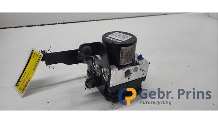 Begagnade ABS-pump Ford C-Max (DXA) 1.0 Ti-VCT EcoBoost 12V 125 Pris € 75,00 Marginaltabell erbjuds av Autorec. Gebr. Prins b.v.