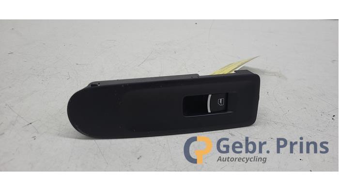 Usados Interruptor de ventanilla eléctrica Volkswagen Golf VI (5K1) 1.4 TSI 122 16V Precio € 10,00 Norma de margen ofrecido por Autorec. Gebr. Prins b.v.