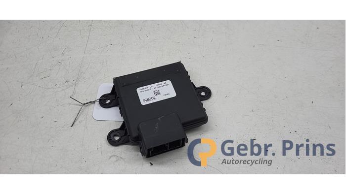 Używane Modul kamery Ford Kuga III (DFK) 2.5 PHEV 16V Cena € 50,00 Procedura marży oferowane przez Autorec. Gebr. Prins b.v.