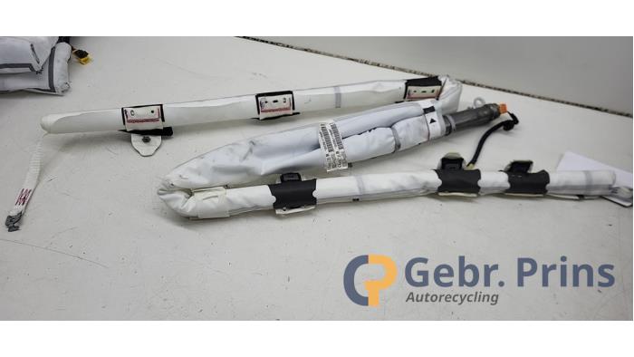 Używane Kurtyna prawa Citroen C4 Berline (BA/BB/BC) 1.2 PureTech 130 12V Cena € 100,00 Procedura marży oferowane przez Autorec. Gebr. Prins b.v.