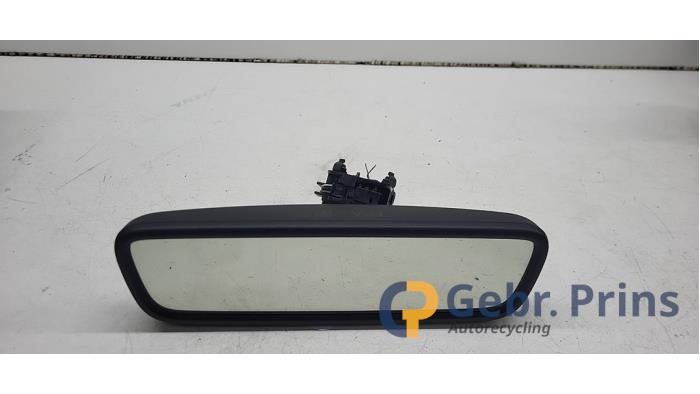 Używane Lusterko wewnetrzne Citroen C4 Berline (BA/BB/BC) 1.2 PureTech 130 12V Cena € 30,00 Procedura marży oferowane przez Autorec. Gebr. Prins b.v.