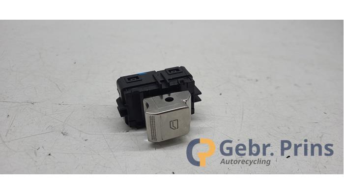 Usados Interruptor de ventanilla eléctrica Polestar Polestar 4 Long Range Dual Motor 100 kWh Precio € 25,00 Norma de margen ofrecido por Autorec. Gebr. Prins b.v.