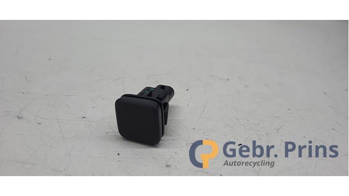 Używane Przelacznik (rózne) Polestar Polestar 4 Long Range Dual Motor 100 kWh Cena € 25,00 Procedura marży oferowane przez Autorec. Gebr. Prins b.v.