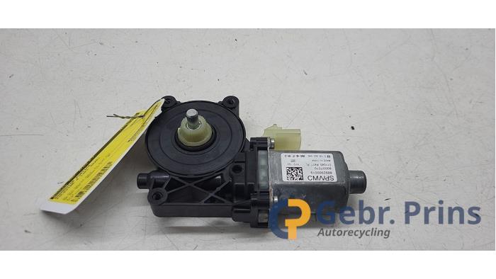 Usados Motor de ventanilla de puerta Polestar Polestar 4 Long Range Dual Motor 100 kWh Precio € 75,00 Norma de margen ofrecido por Autorec. Gebr. Prins b.v.