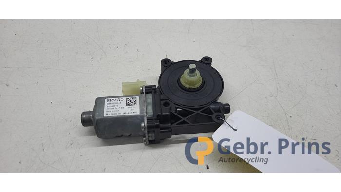 Usados Motor de ventanilla de puerta Polestar Polestar 4 Long Range Dual Motor 100 kWh Precio € 75,00 Norma de margen ofrecido por Autorec. Gebr. Prins b.v.