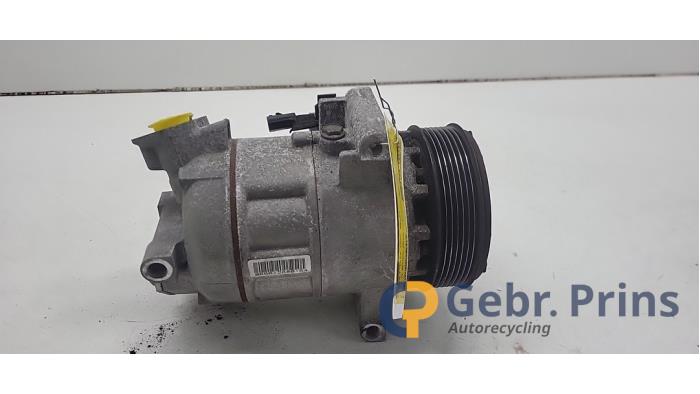 Usagé Pompe clim Renault Clio IV Estate/Grandtour (7R) 0.9 Energy TCE 90 12V Prix € 100,00 Règlement à la marge proposé par Autorec. Gebr. Prins b.v.