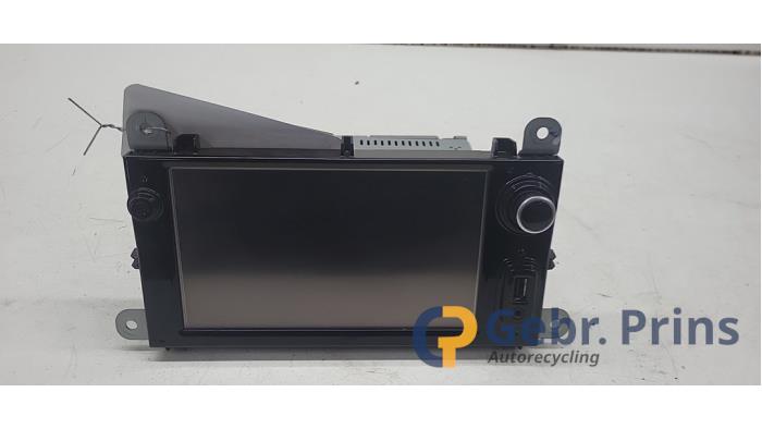 Gebrauchte Navigation Display Renault Clio IV Estate/Grandtour (7R) 0.9 Energy TCE 90 12V Preis € 200,00 Margenregelung angeboten von Autorec. Gebr. Prins b.v.