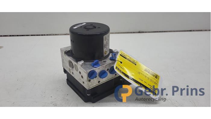 Gebrauchte ABS Pumpe BMW 3 serie (F30) 320i 2.0 16V Preis € 100,00 Margenregelung angeboten von Autorec. Gebr. Prins b.v.
