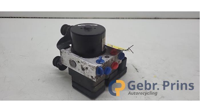 Usagé Pompe ABS Volkswagen Caddy III (2KA,2KH,2CA,2CH) 1.9 TDI Prix € 90,75 Prix TTC proposé par Autorec. Gebr. Prins b.v.