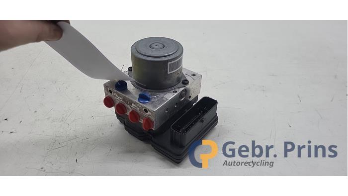 Begagnade ABS-pump Kia Ceed Sportswagon (CDF) 1.0i T-GDi 12V Pris € 150,00 Marginaltabell erbjuds av Autorec. Gebr. Prins b.v.
