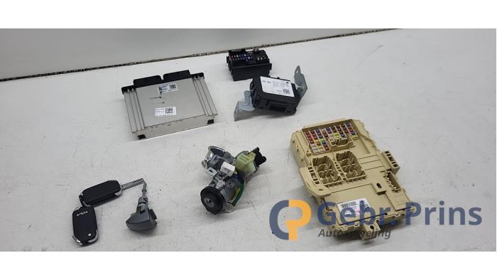 Used Ignition lock + computer Kia Ceed Sportswagon (CDF) 1.0i T-GDi 12V Price € 300,00 Margin scheme offered by Autorec. Gebr. Prins b.v.