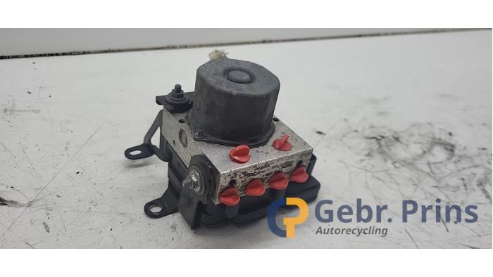 Begagnade ABS-pump Renault Twingo III (AH) 1.0 SCe 70 12V Pris € 100,00 Marginaltabell erbjuds av Autorec. Gebr. Prins b.v.