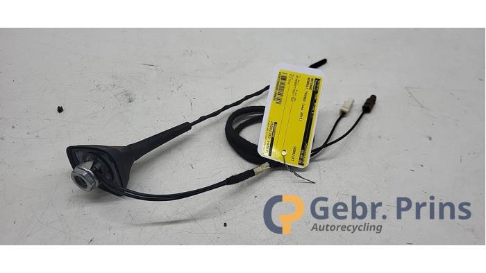 Begagnade Antenn Renault Twingo III (AH) 1.0 SCe 70 12V Pris € 35,00 Marginaltabell erbjuds av Autorec. Gebr. Prins b.v.