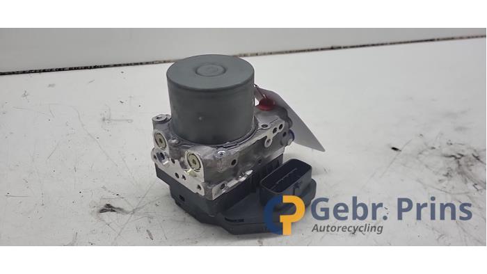 Usagé Pompe ABS Lexus IS (E2) 250 2.5 V6 24V Prix € 150,00 Règlement à la marge proposé par Autorec. Gebr. Prins b.v.