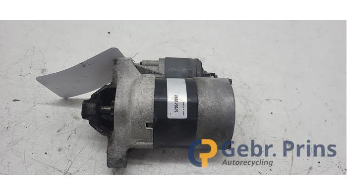 Begagnade Startmotor Renault Twingo II (CN) 1.2 16V Pris € 25,00 Marginaltabell erbjuds av Autorec. Gebr. Prins b.v.