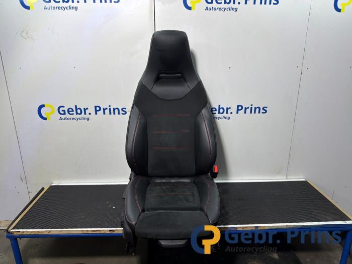 Używane Fotel prawy Mercedes CLA (118.3) 1.3 CLA-180 Turbo 16V Cena € 225,00 Procedura marży oferowane przez Autorec. Gebr. Prins b.v.
