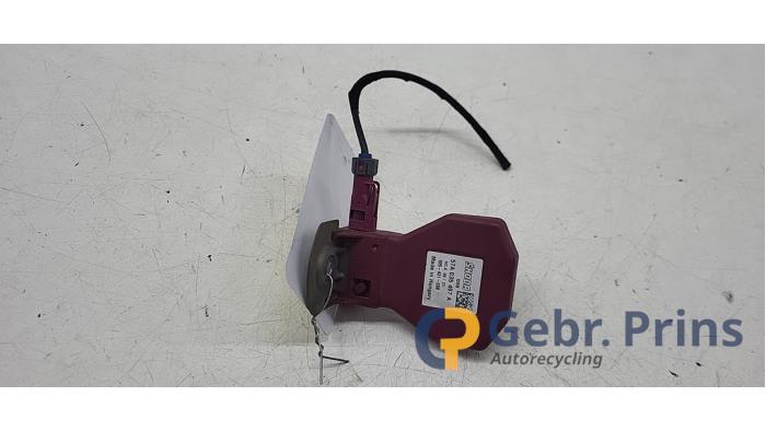 Używane Antena Skoda Karoq 1.5 TSI 16V Cena € 30,00 Z VAT oferowane przez Autorec. Gebr. Prins b.v.