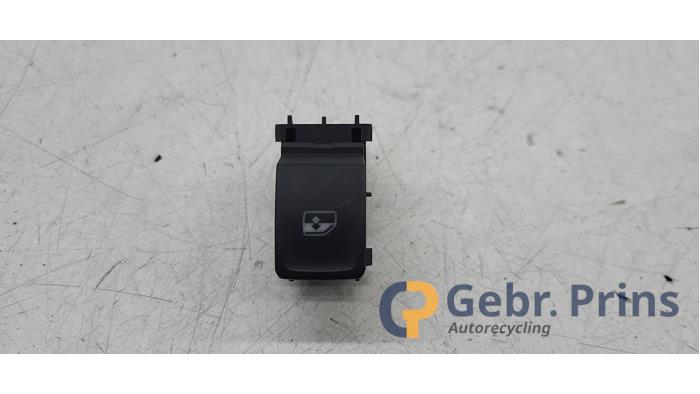 Usados Interruptor de ventanilla eléctrica Skoda Karoq 1.5 TSI 16V Precio € 12,10 IVA incluido ofrecido por Autorec. Gebr. Prins b.v.