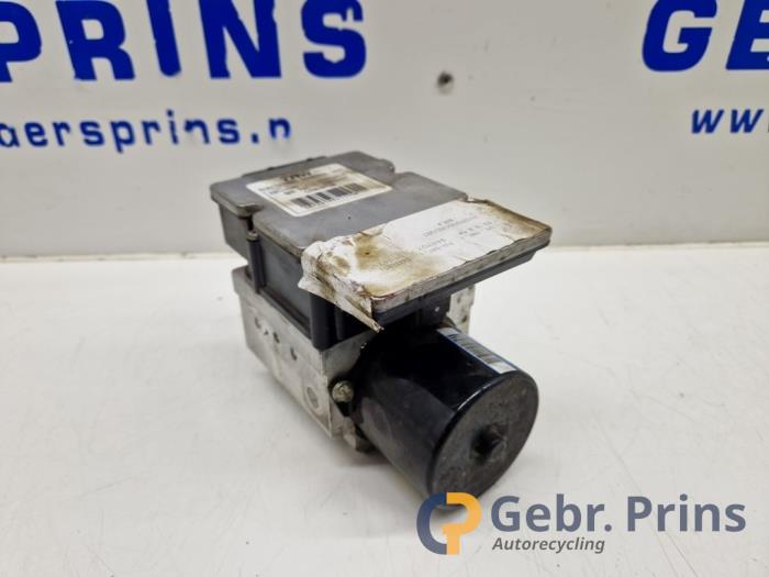 Usagé Bloc ABS Opel Vectra C GTS 1.9 CDTI 16V Prix € 200,00 Règlement à la marge proposé par Autorec. Gebr. Prins b.v.