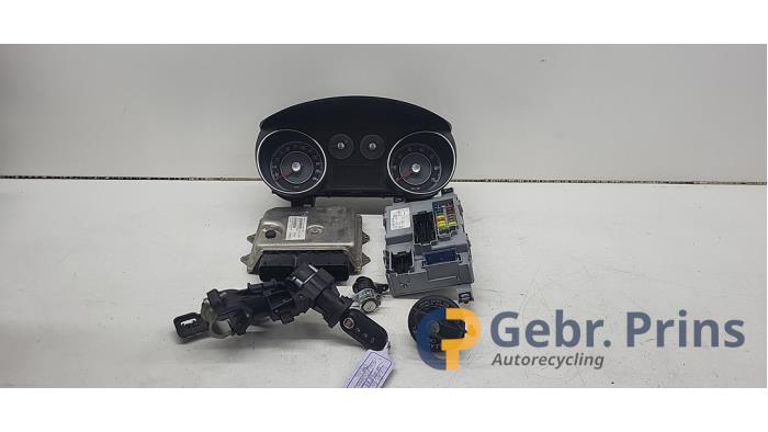 Used Ignition lock + computer Fiat Punto III (199) 0.9 TwinAir Turbo 100 Price € 125,00 Margin scheme offered by Autorec. Gebr. Prins b.v.