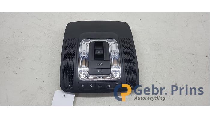 Begagnade Innerbelysning, fram Mercedes CLA (118.3) 1.3 CLA-180 Turbo 16V Pris € 50,00 Marginaltabell erbjuds av Autorec. Gebr. Prins b.v.