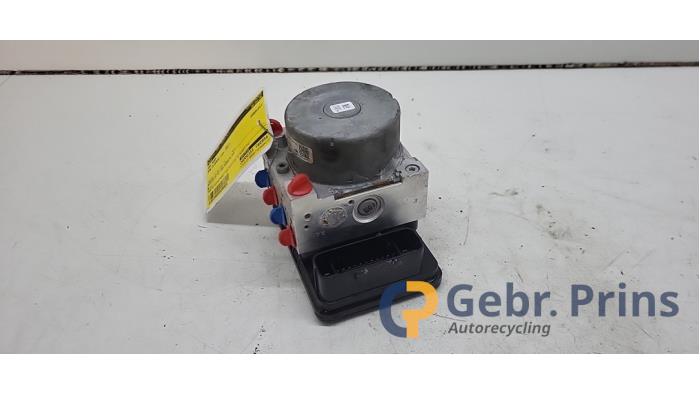 Begagnade ABS-pump BMW 3 serie Touring (F31) 318d 2.0 16V Pris € 150,00 Marginaltabell erbjuds av Autorec. Gebr. Prins b.v.