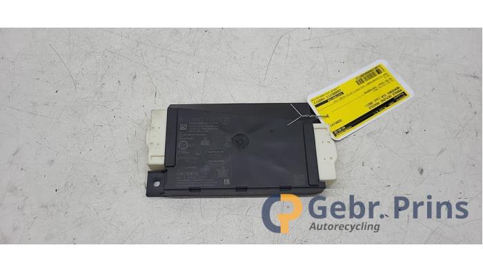 Używane Modul keyless vehicle Mercedes CLA (118.3) 1.3 CLA-180 Turbo 16V Cena € 75,00 Procedura marży oferowane przez Autorec. Gebr. Prins b.v.