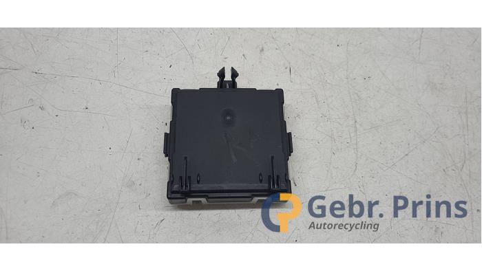 Używane Modul centralnego zamka Mercedes CLA (118.3) 1.3 CLA-180 Turbo 16V Cena € 35,00 Procedura marży oferowane przez Autorec. Gebr. Prins b.v.